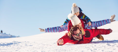 prendre-du-repos-en-famille-ou-entre-amis-en-hiver-meme-a-la-derniere-minute