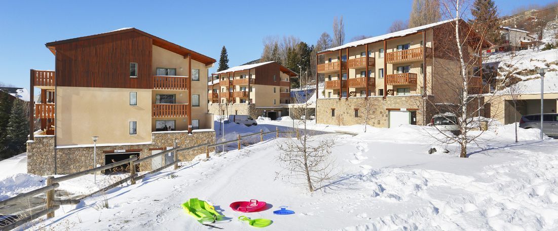 Location Residence A Font Romeu En Hiver Les Chalets Du Belvedere Nemea